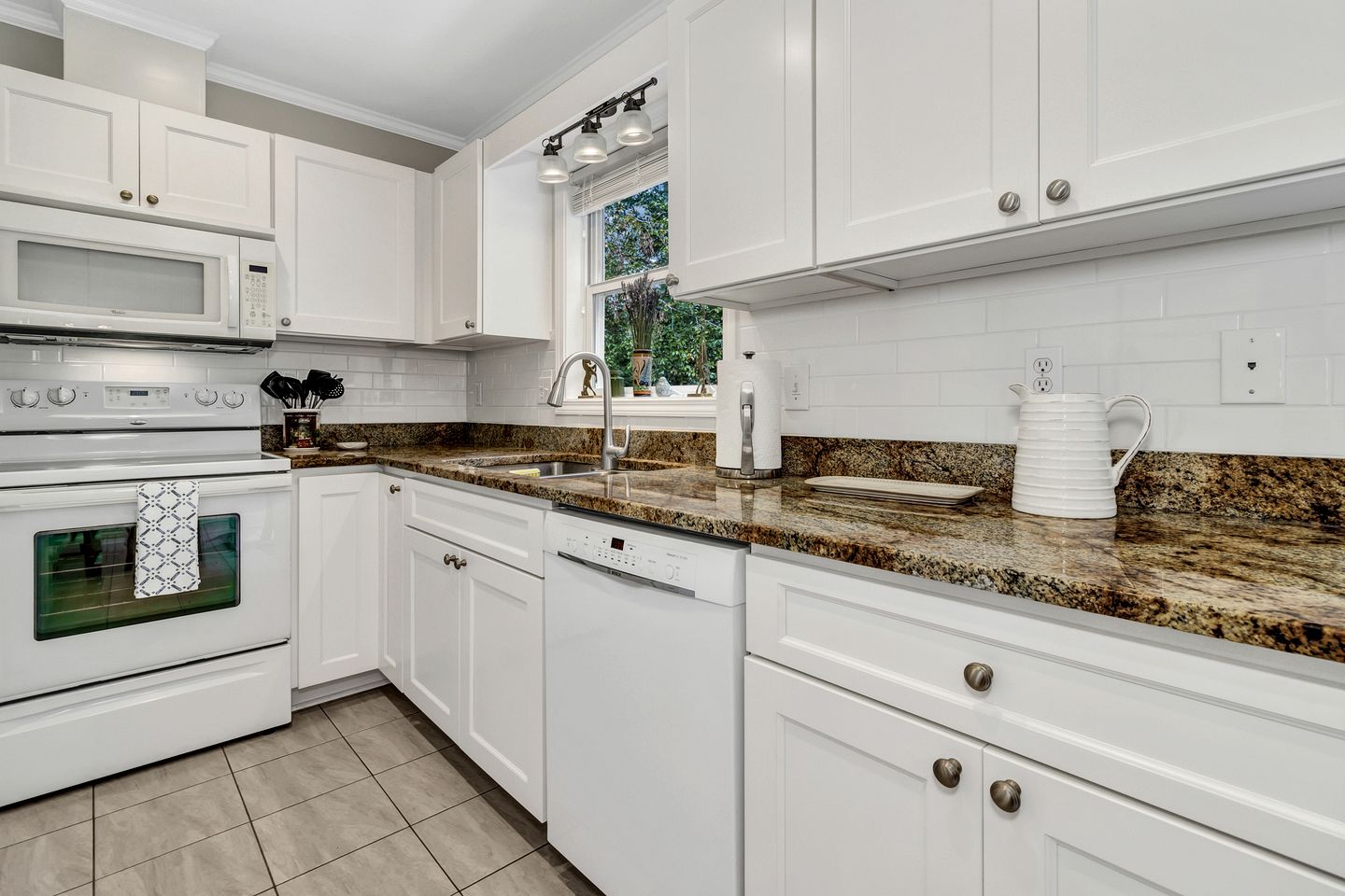 Spacious Mountain Retreat with Bonus Game Room Near Asheville, Barnardsville, NC