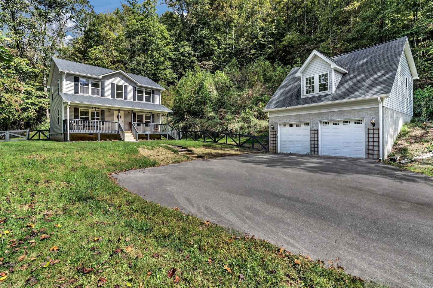 Spacious Mountain Retreat with Bonus Game Room Near Asheville, Barnardsville, NC