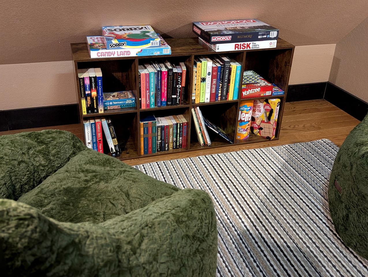 Spacious Mountain Retreat with Bonus Game Room Near Asheville, Barnardsville, NC