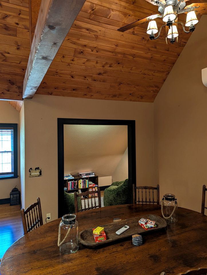 Spacious Mountain Retreat with Bonus Game Room Near Asheville, Barnardsville, NC