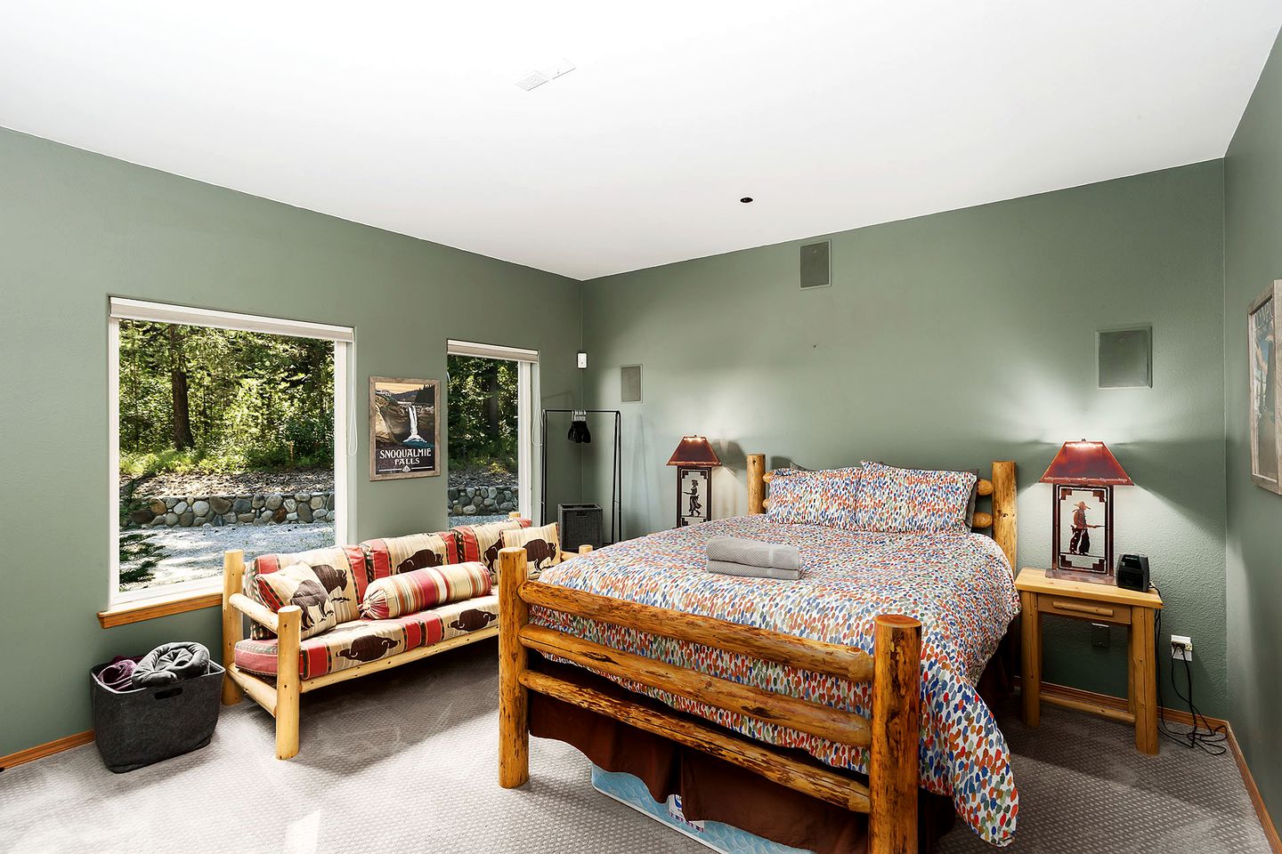 Panoramic Views of the Chiwawa River from a Luxury Cabin Porch with Private Hot-Tub in Leavenworth