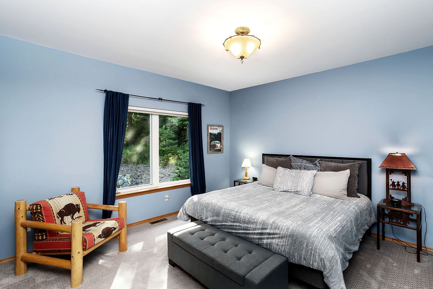 Panoramic Views of the Chiwawa River from a Luxury Cabin Porch with Private Hot-Tub in Leavenworth