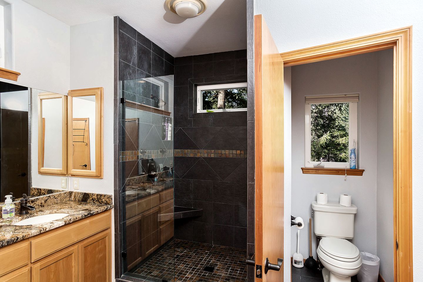 Panoramic Views of the Chiwawa River from a Luxury Cabin Porch with Private Hot-Tub in Leavenworth