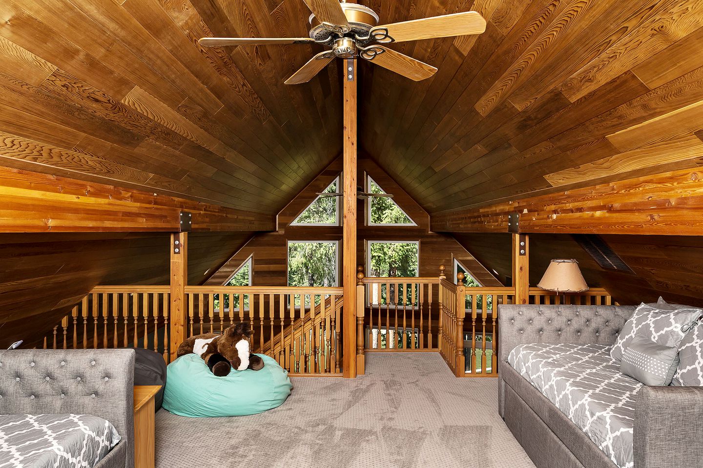 Panoramic Views of the Chiwawa River from a Luxury Cabin Porch with Private Hot-Tub in Leavenworth