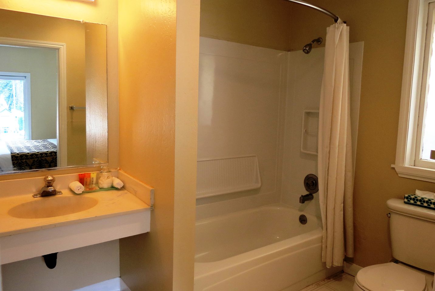 Rio Nido Lodge, Nature Lodges 33413, Rio Nido, United States of America