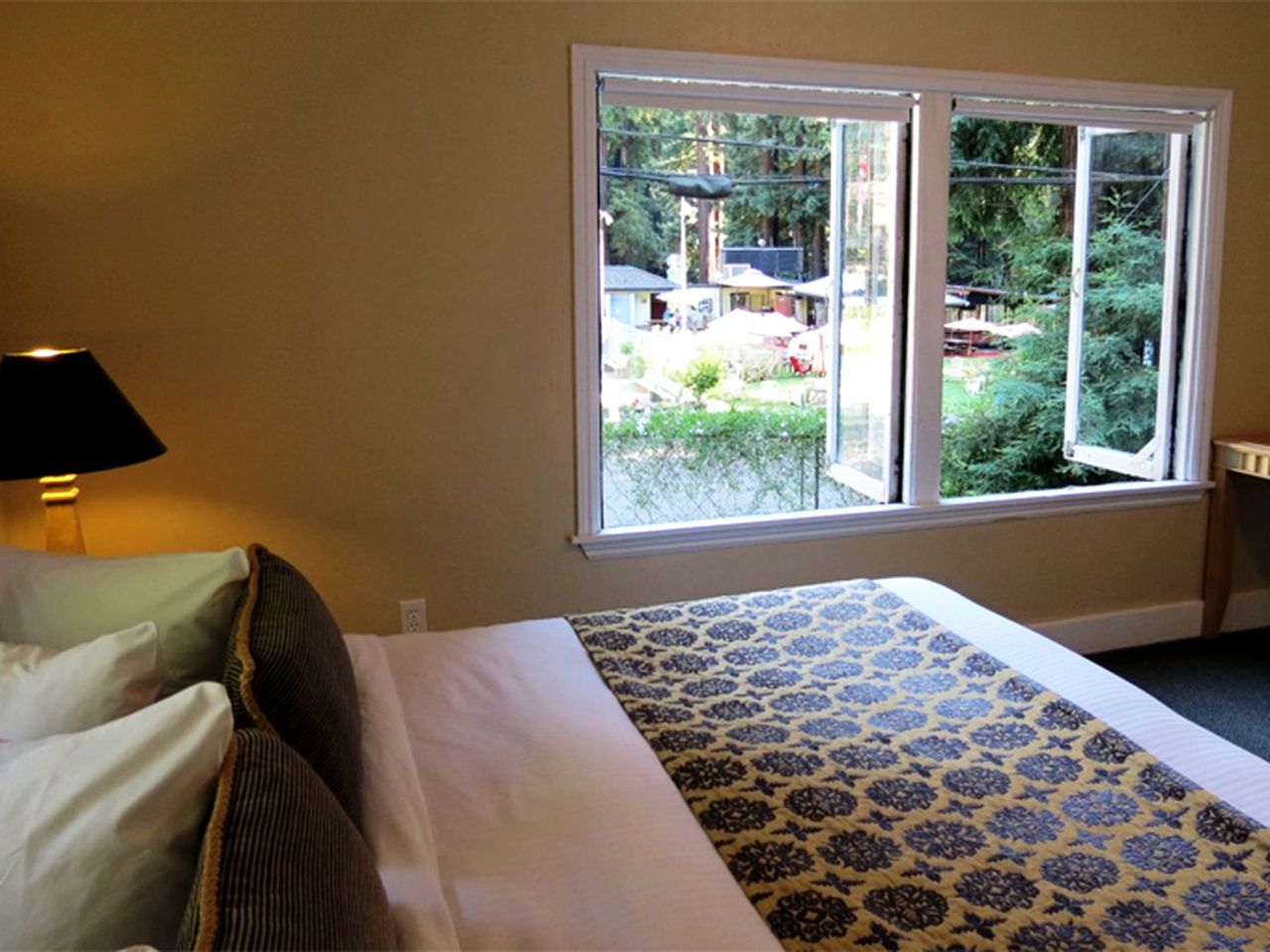 Charming Riverside Bed and Breakfast for Couples in Rio Nido, California