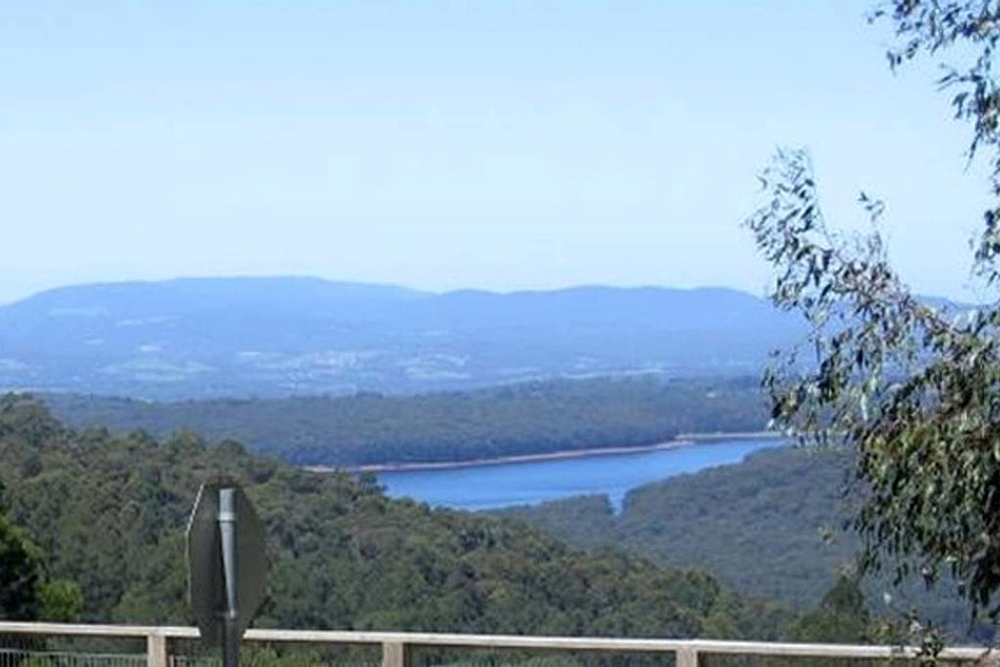 Gorgeous Octagonal Tree House Rental for a Unique Dandenong Ranges Accommodation near Melbourne