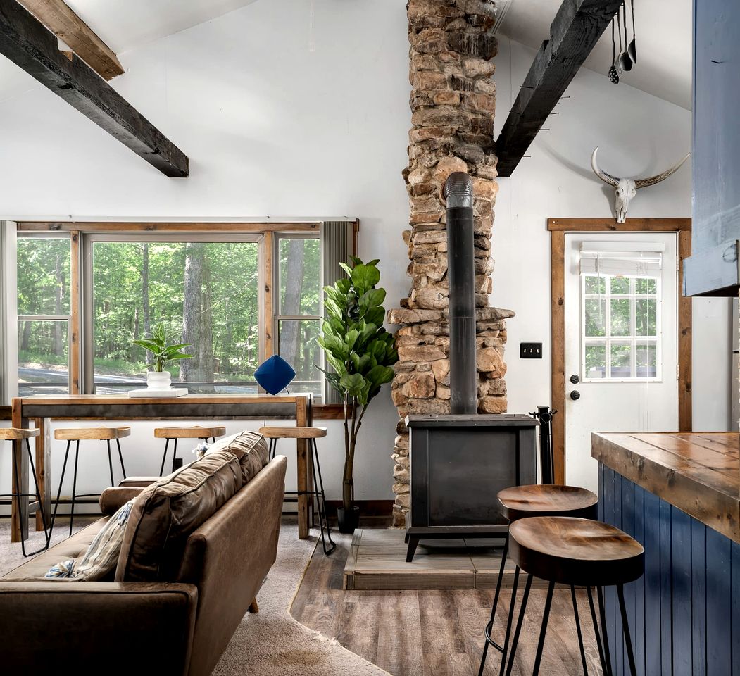 River Access Cabin with Hot Tub, Fire Pit and Kayaks for the Perfect Getaway in Rock Gap, WV