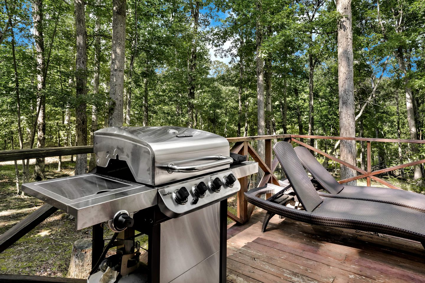 River Access Cabin with Hot Tub, Fire Pit and Kayaks for the Perfect Getaway in Rock Gap, WV