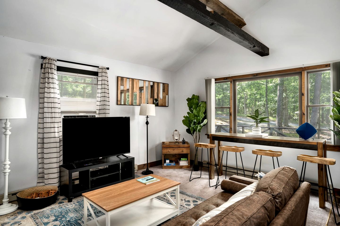 River Access Cabin with Hot Tub, Fire Pit and Kayaks for the Perfect Getaway in Rock Gap, WV