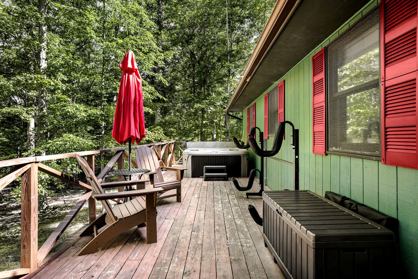 River Access Cabin with Hot Tub, Fire Pit and Kayaks for the Perfect Getaway in Rock Gap, WV
