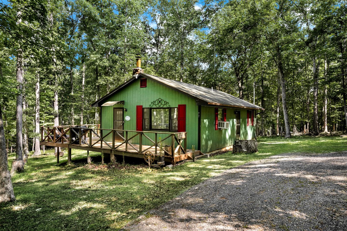 River Access Cabin with Hot Tub, Fire Pit and Kayaks for the Perfect Getaway in Rock Gap, WV