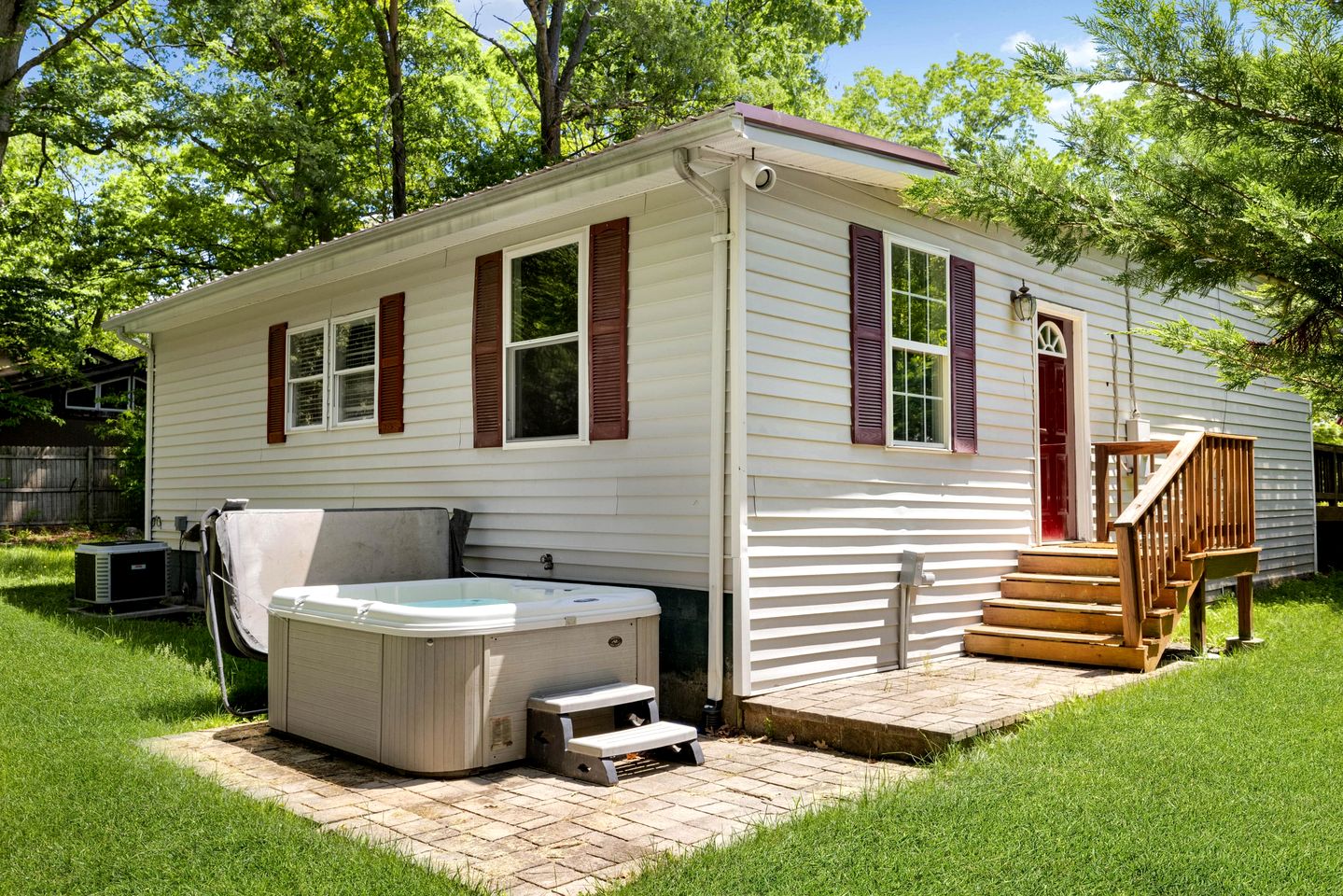 Beautiful Cabin with Fire Pit and Foosball in Luray, Virginia