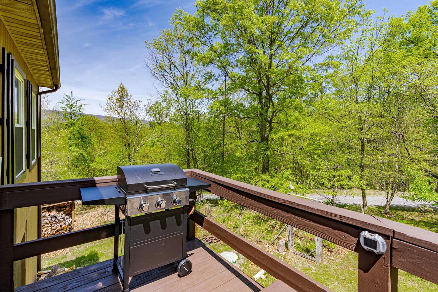 Cozy River Access Cabin with Hot Tub, Fire Pit and Deck Near Great Cacapon State Park in Bloomery, WV