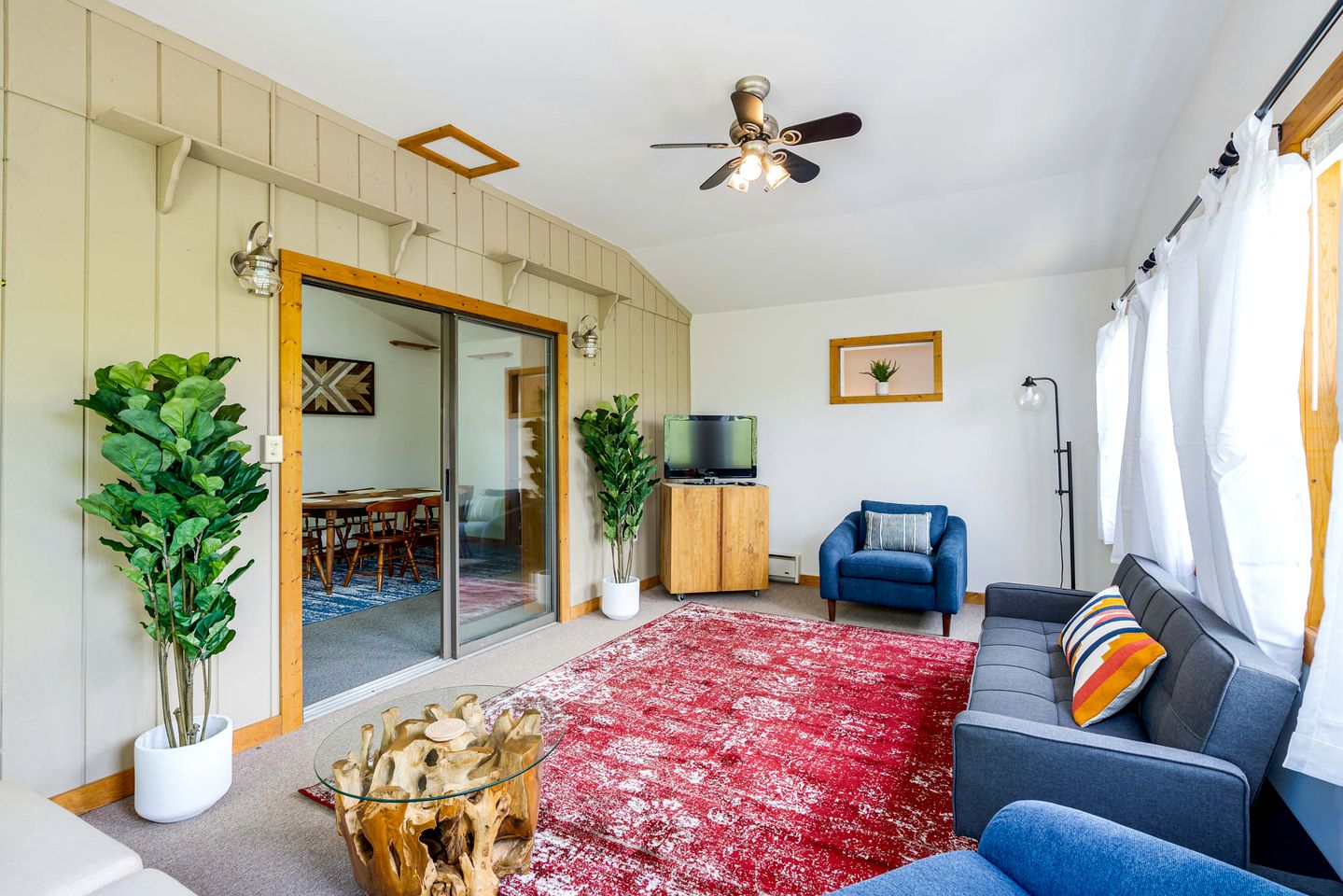 Cozy River Access Cabin with Hot Tub, Fire Pit and Deck Near Great Cacapon State Park in Bloomery, WV