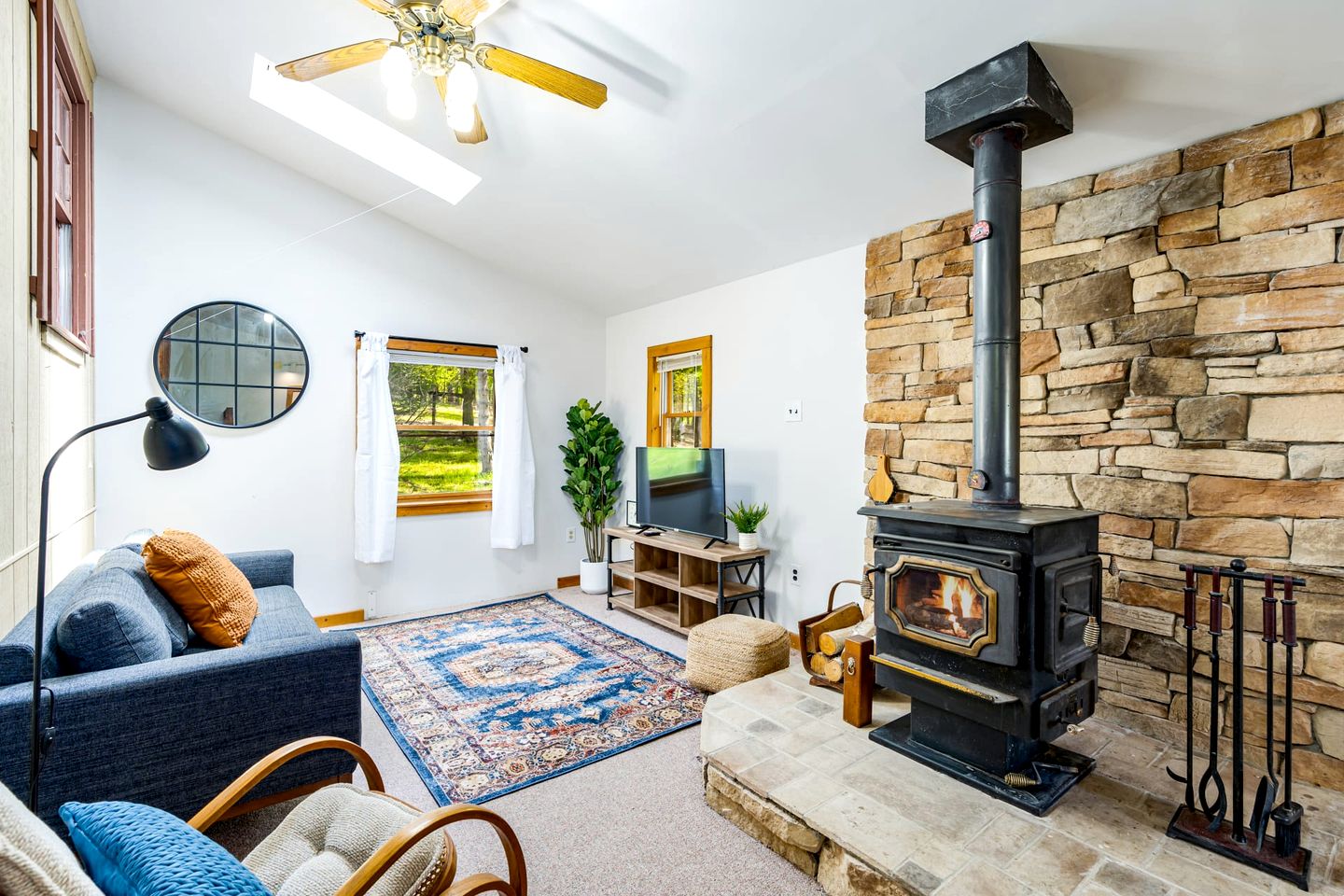 Cozy River Access Cabin with Hot Tub, Fire Pit and Deck Near Great Cacapon State Park in Bloomery, WV
