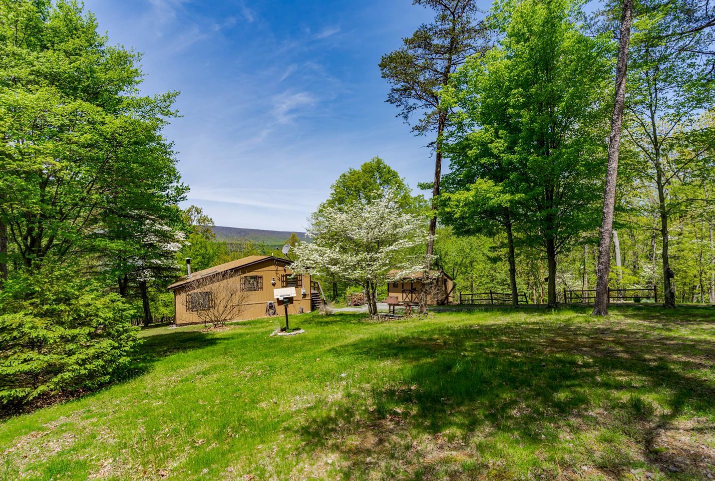 Cozy River Access Cabin with Hot Tub, Fire Pit and Deck Near Great Cacapon State Park in Bloomery, WV