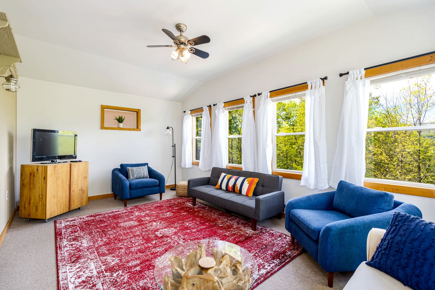 Cozy River Access Cabin with Hot Tub, Fire Pit and Deck Near Great Cacapon State Park in Bloomery, WV