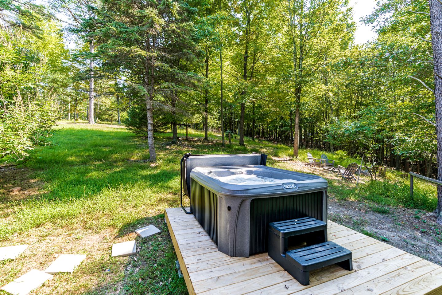 Cozy River Access Cabin with Hot Tub, Fire Pit and Deck Near Great Cacapon State Park in Bloomery, WV