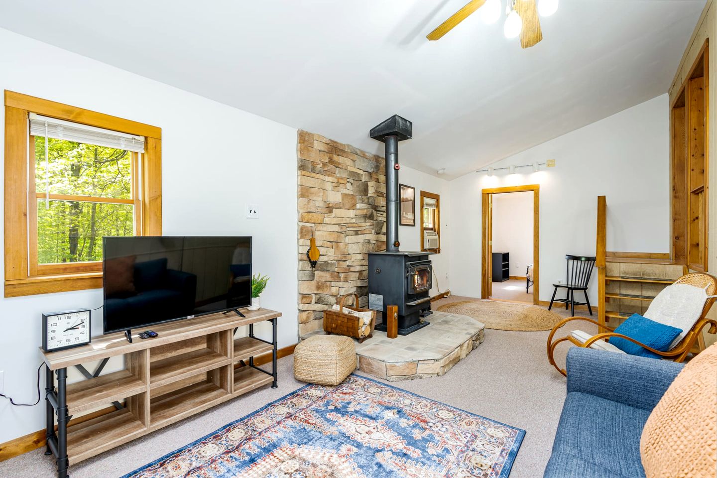 Cozy River Access Cabin with Hot Tub, Fire Pit and Deck Near Great Cacapon State Park in Bloomery, WV