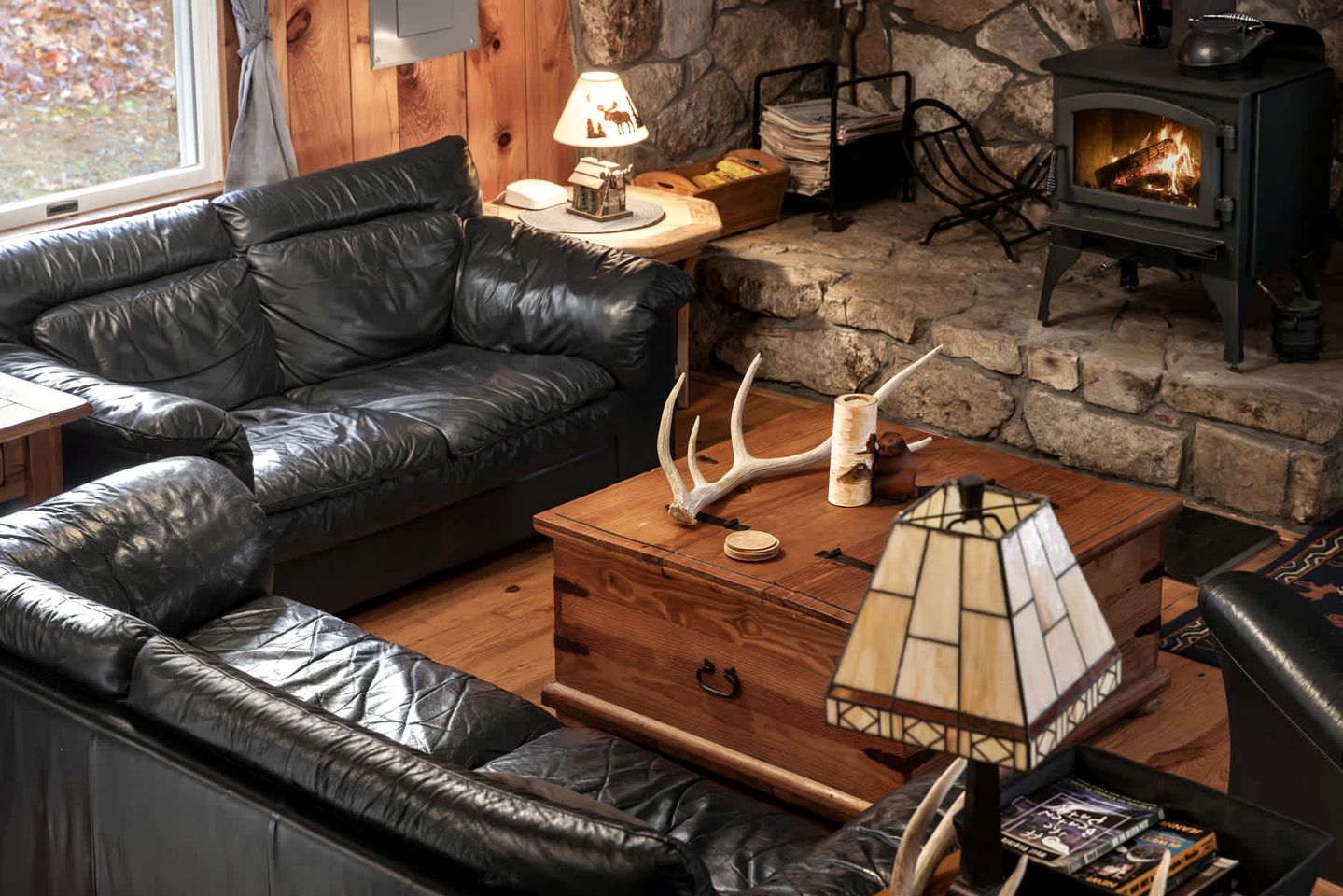 Peaceful and Pet Friendly Cabin with River Access in Great Cacapon, West Virginia