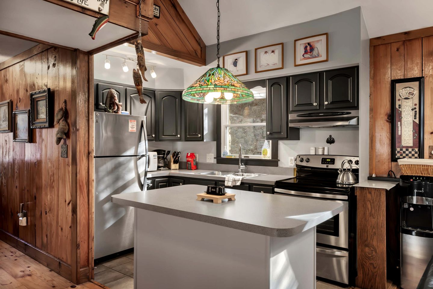 Peaceful and Pet Friendly Cabin with River Access in Great Cacapon, West Virginia