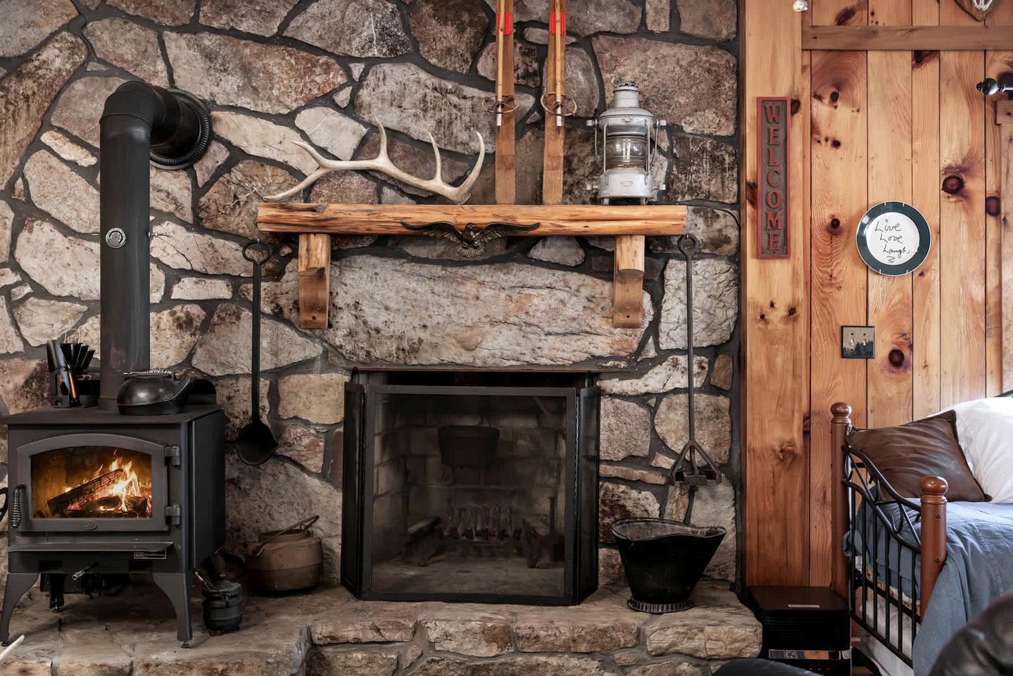 Peaceful and Pet Friendly Cabin with River Access in Great Cacapon, West Virginia