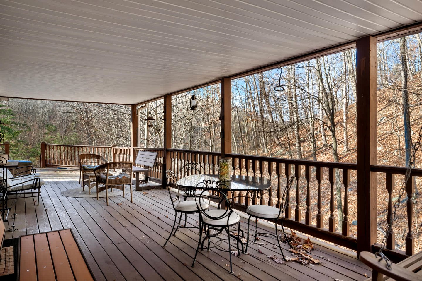Peaceful and Pet Friendly Cabin with River Access in Great Cacapon, West Virginia