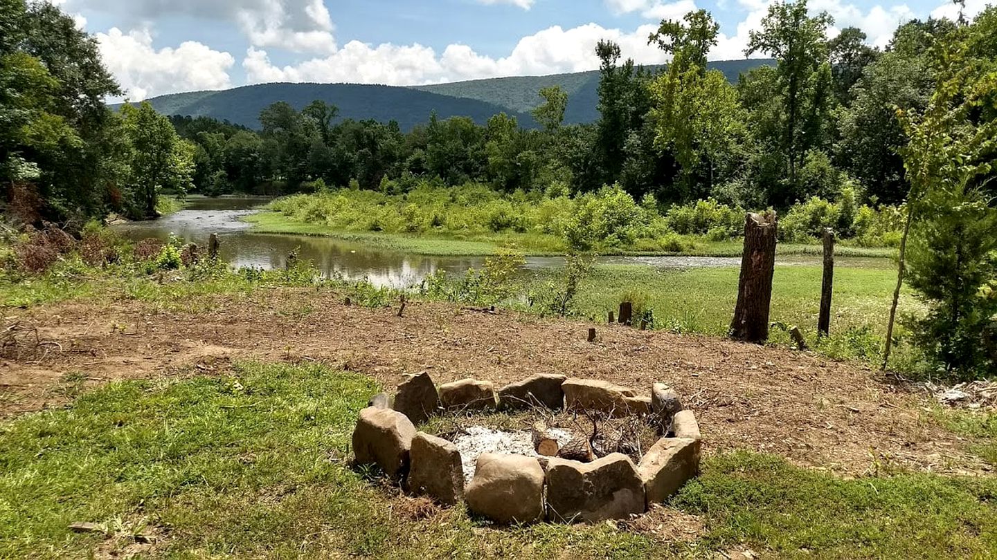 Charming Vacation Rental for a Riverfront Getaway near Lake Sardis, Oklahoma