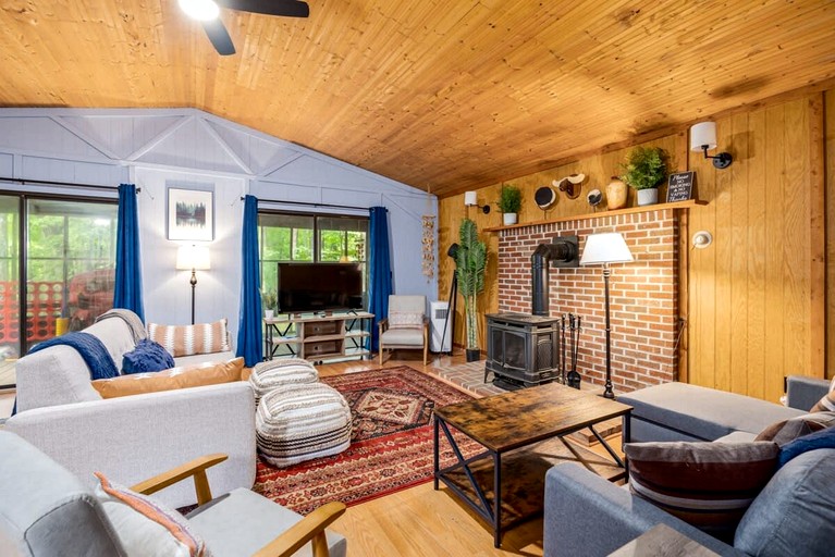 Cabins (United States of America, Great Cacapon, West Virginia)