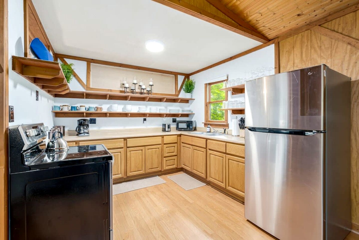 Private River Cabin with Hot Tub, Fire Pit, Screened Porch Loaded with Kayaks and Fun Games - Perfect for Your Great Cacapon, WV Adventure