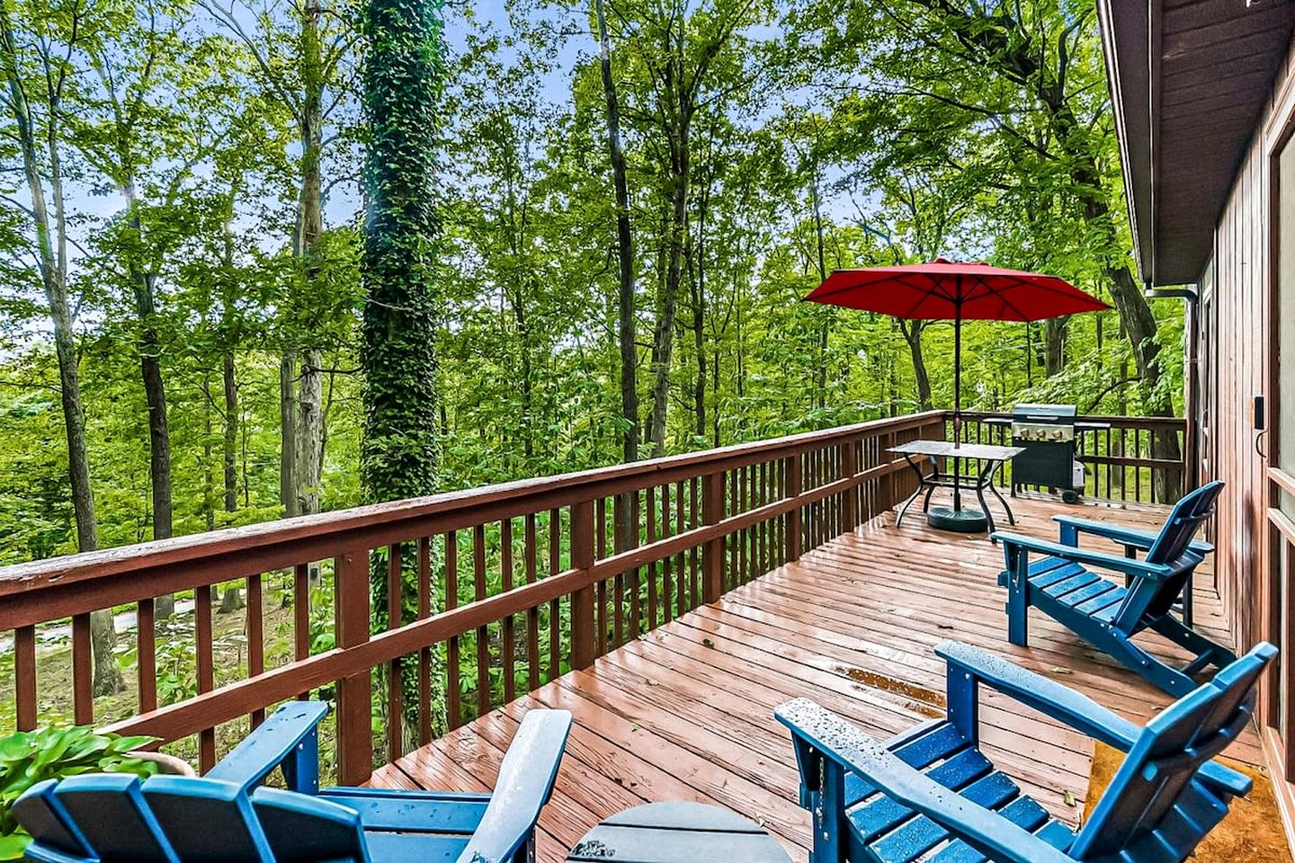 Private River Cabin with Hot Tub, Fire Pit, Screened Porch Loaded with Kayaks and Fun Games - Perfect for Your Great Cacapon, WV Adventure