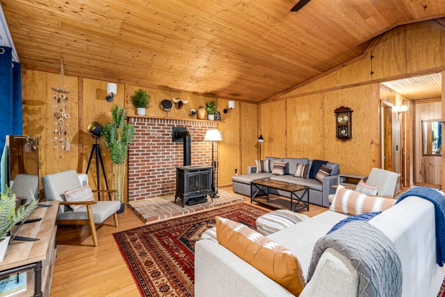 Private River Cabin with Hot Tub, Fire Pit, Screened Porch Loaded with Kayaks and Fun Games - Perfect for Your Great Cacapon, WV Adventure