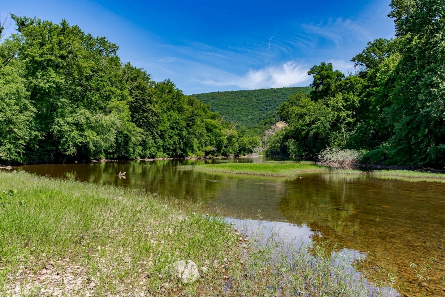 Private River Cabin with Hot Tub, Fire Pit, Screened Porch Loaded with Kayaks and Fun Games - Perfect for Your Great Cacapon, WV Adventure