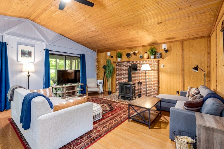 Cabins (United States of America, Great Cacapon, West Virginia)