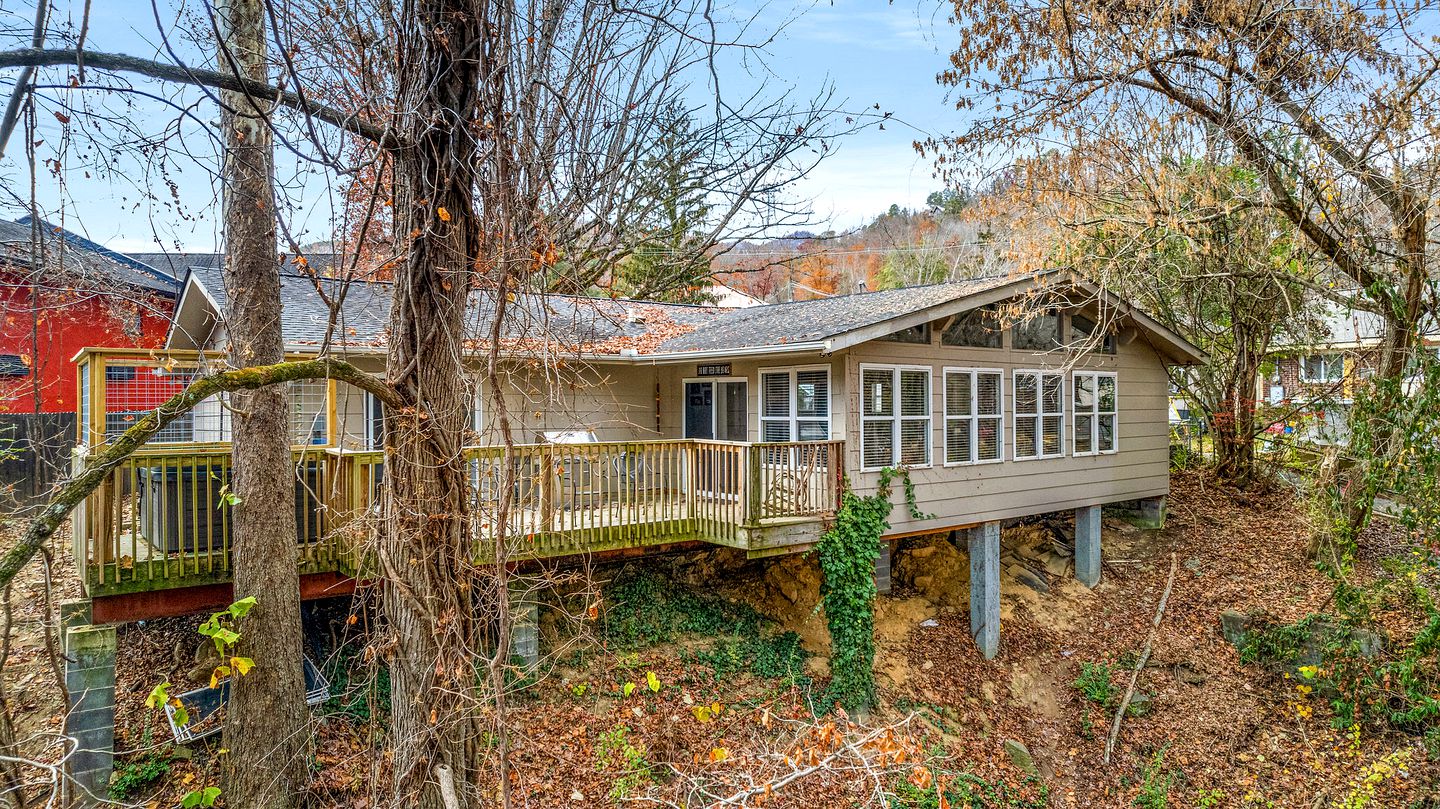 Exclusive Family Retreat: Luxury Rental with Little Pigeon River Views in Tennessee