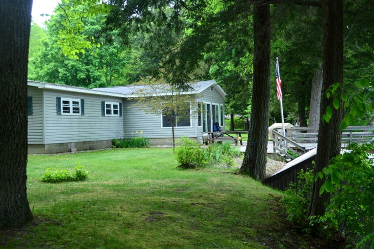 Cabins (Newaygo, Michigan, United States)