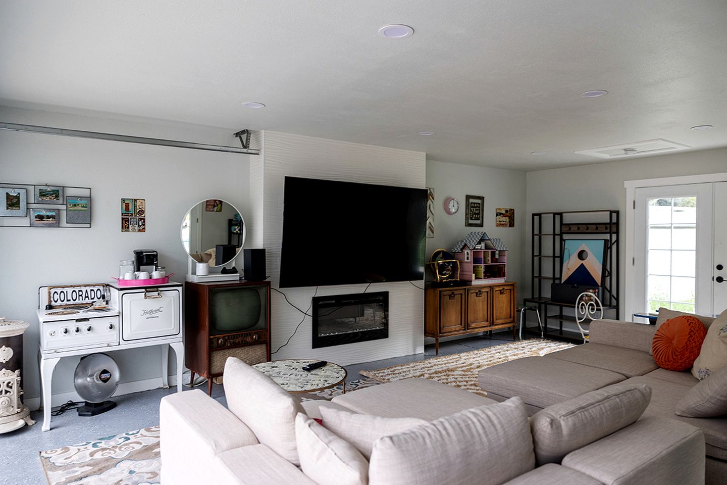 Luxury Riverfront Geodesic Dome with Game Room near Red Rocks, Bailey Colorado
