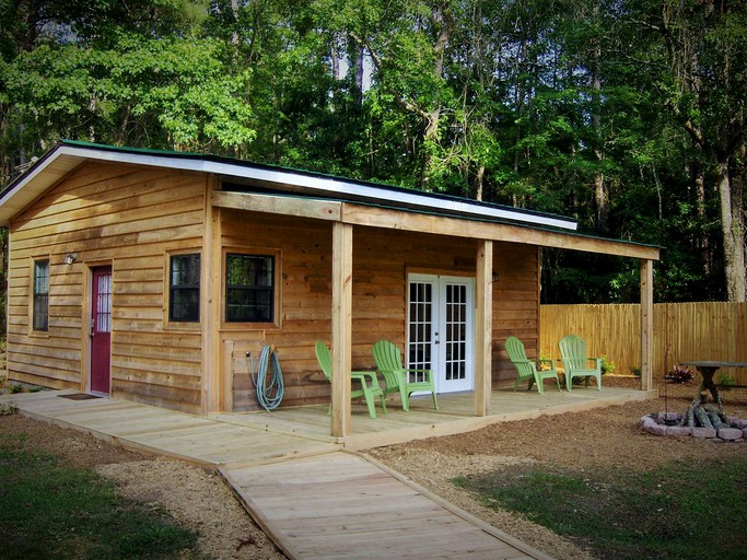 Cabin rental with fire pit on the coast of Georgia.