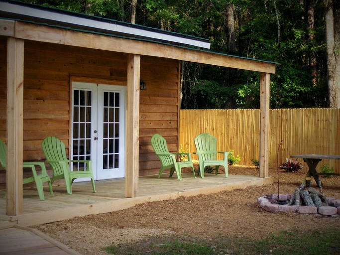 Cabins (Shellman Bluff, Georgia, United States)