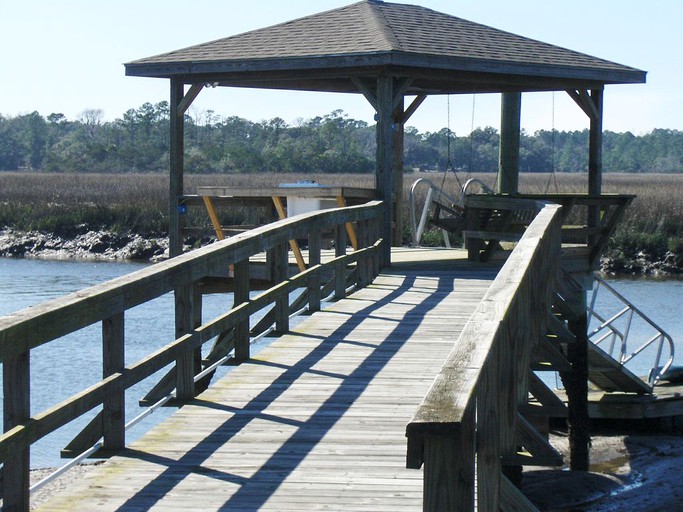 Cabins (Shellman Bluff, Georgia, United States)