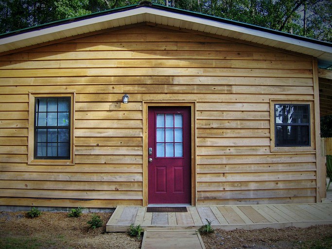 Cabins (Shellman Bluff, Georgia, United States)