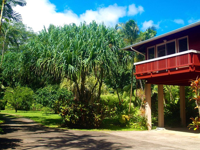 Cabins (Hanalei, Hawaii, United States)