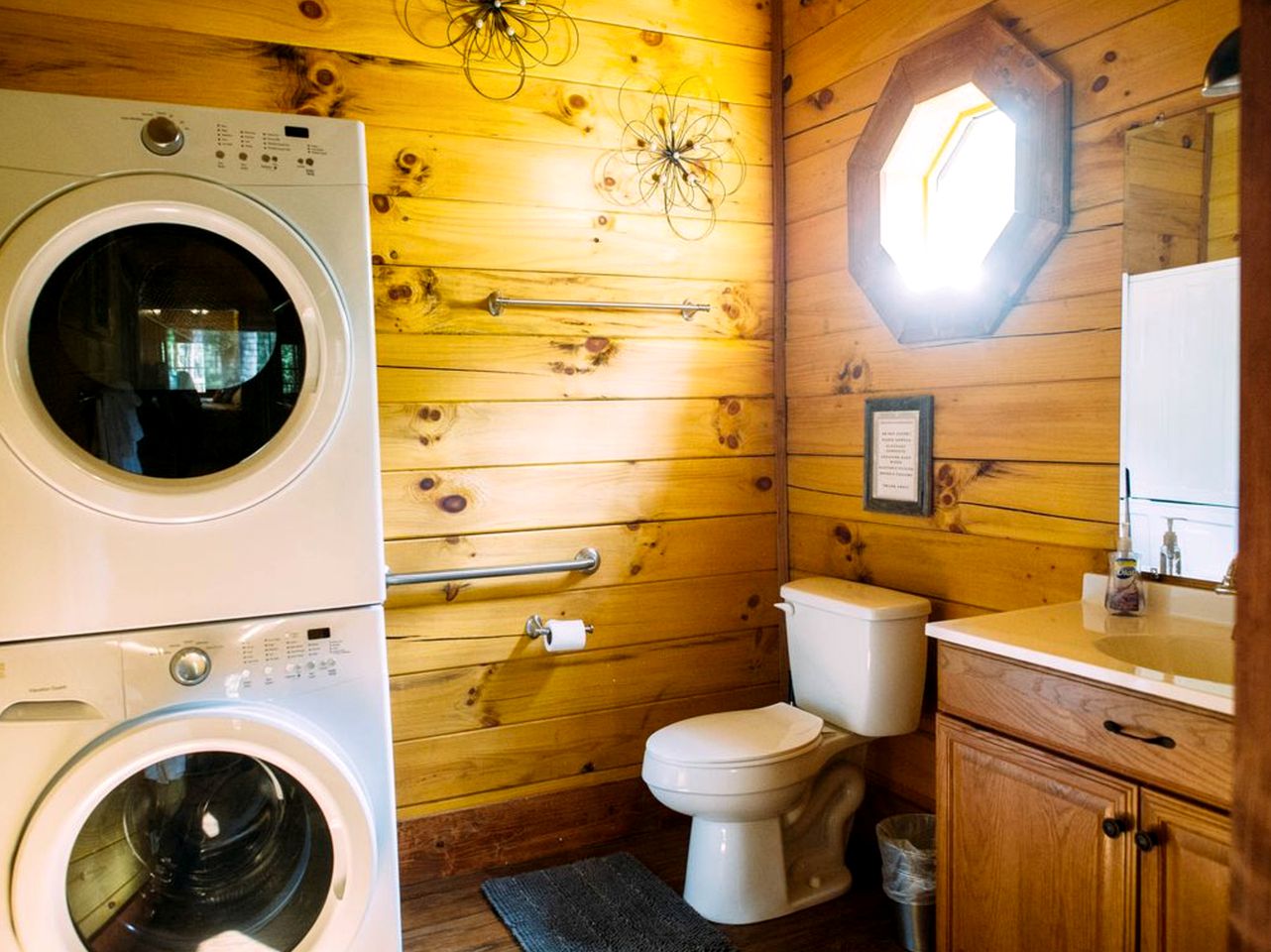 Log Cabin Rental with a Porch near Shenandoah National Park, Virginia