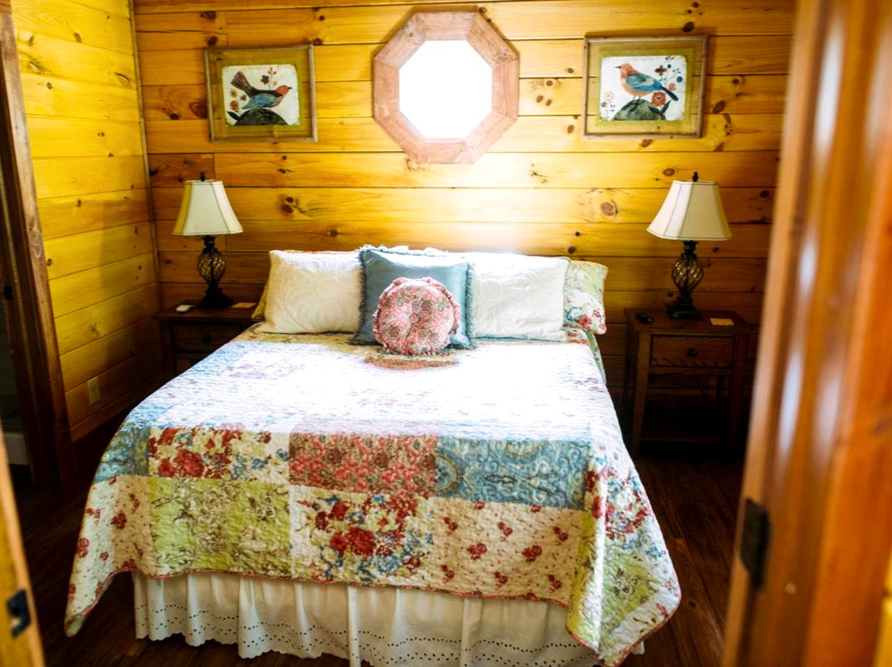 Log Cabin Rental with a Porch near Shenandoah National Park, Virginia