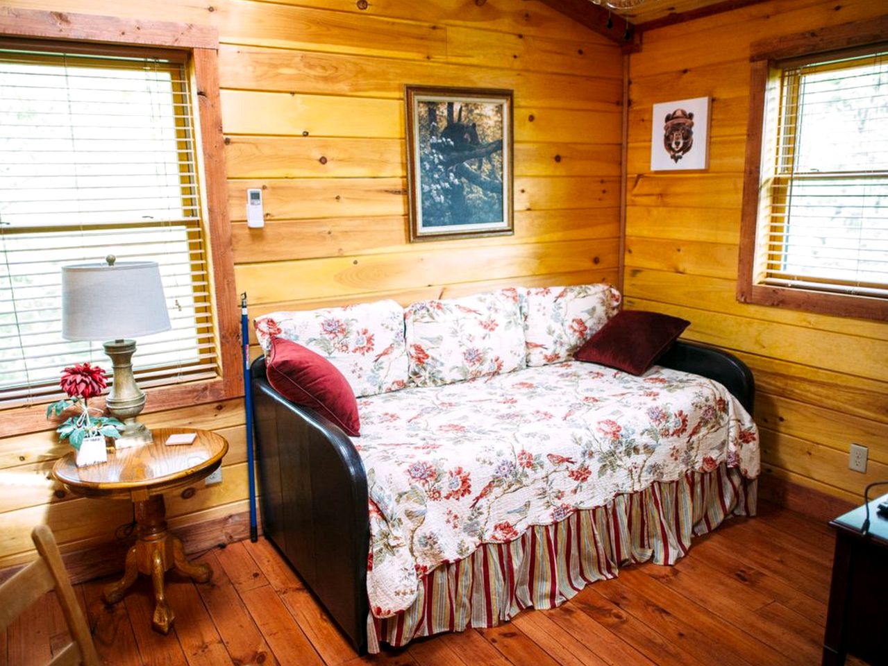 Log Cabin Rental with a Porch near Shenandoah National Park, Virginia