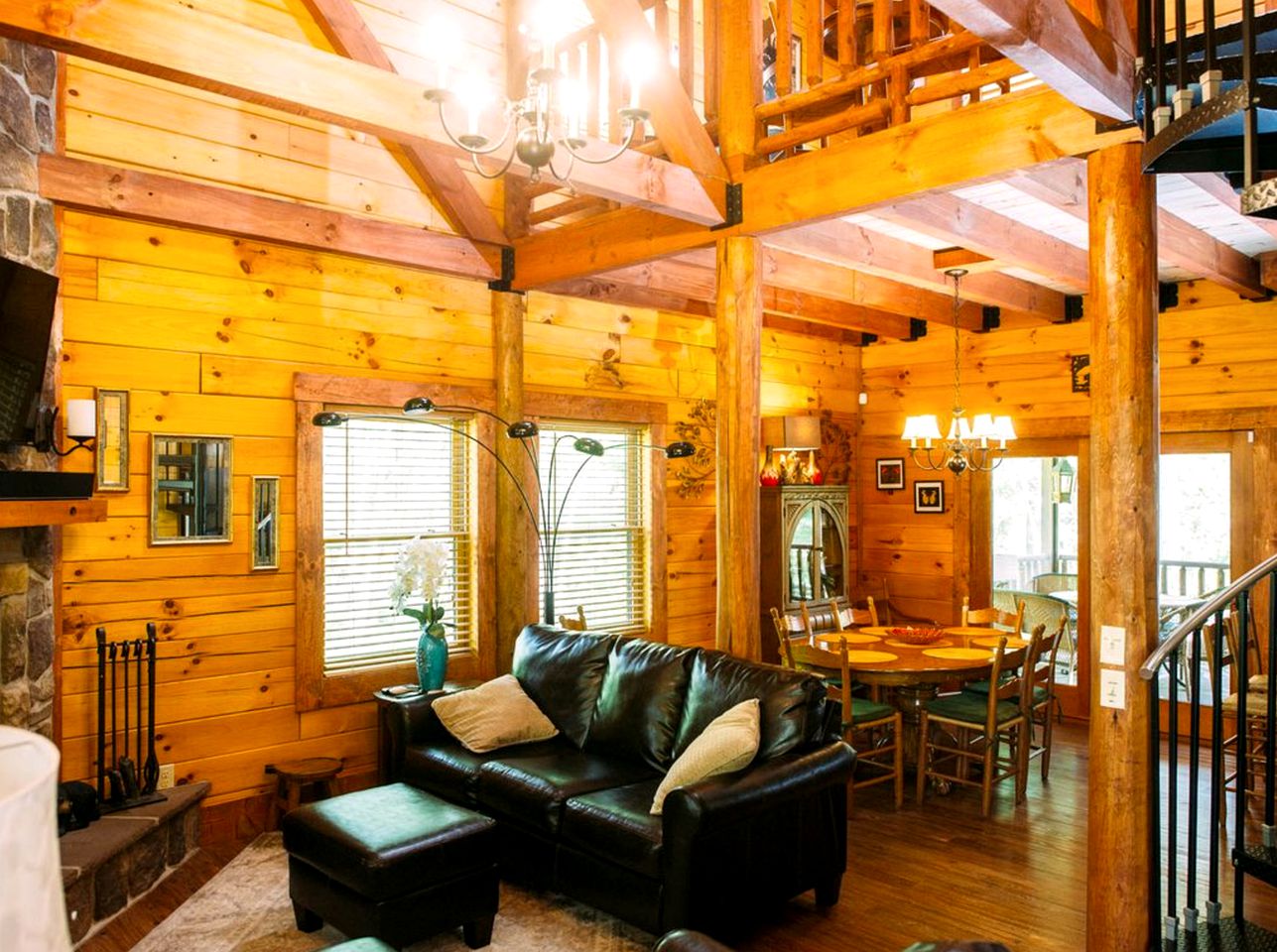 Log Cabin Rental with a Porch near Shenandoah National Park, Virginia