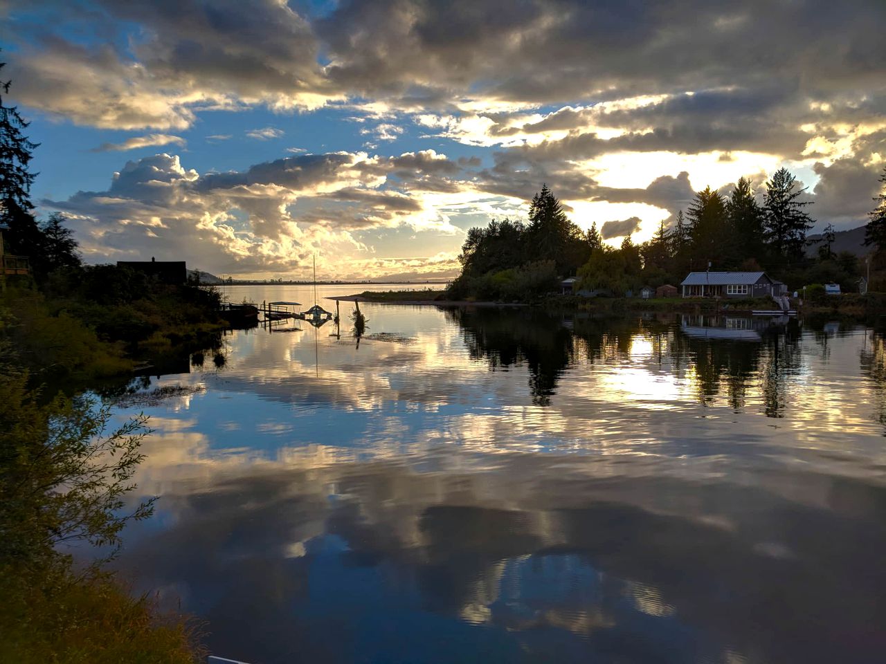 Nature Escape by the Columbia River: Charming Cabin in Skamokawa, Washington