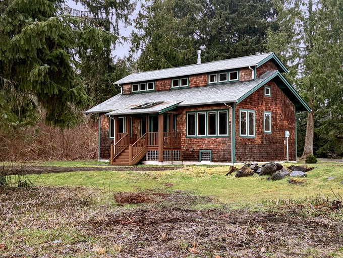 Nature Escape by the Columbia River: Charming Cabin in Skamokawa, Washington