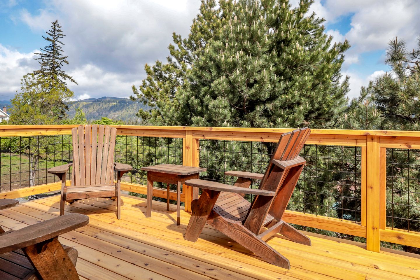 Charming Getaway for Couples and Families near the Columbia River Gorge in Hood River, Oregon
